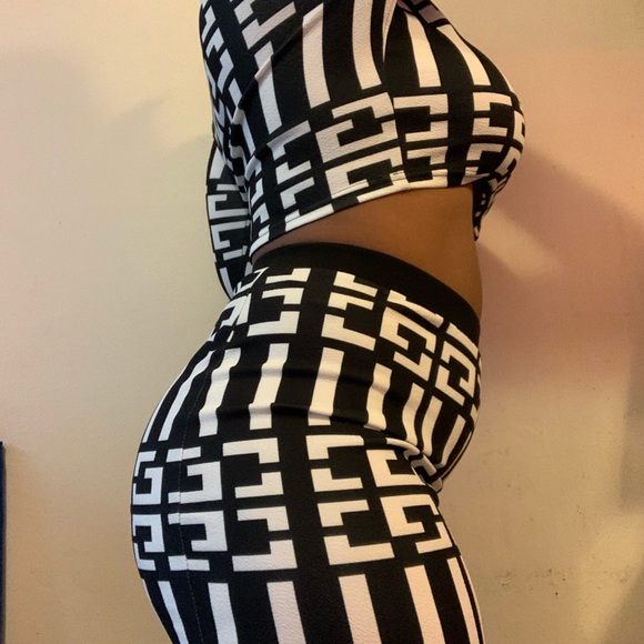 Black and White Greek Print SHEIN 2 Piece Set - Picture 4 of 4